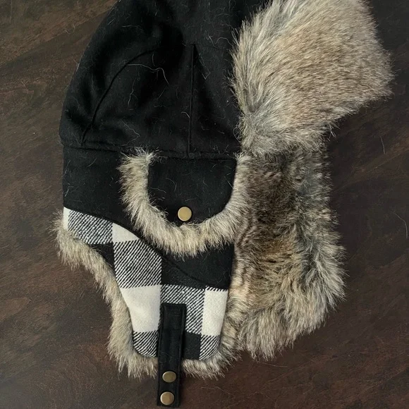 Woolrich Trapper Hat. Black and White Plaid. Size Medium. - Picture 4 of 4